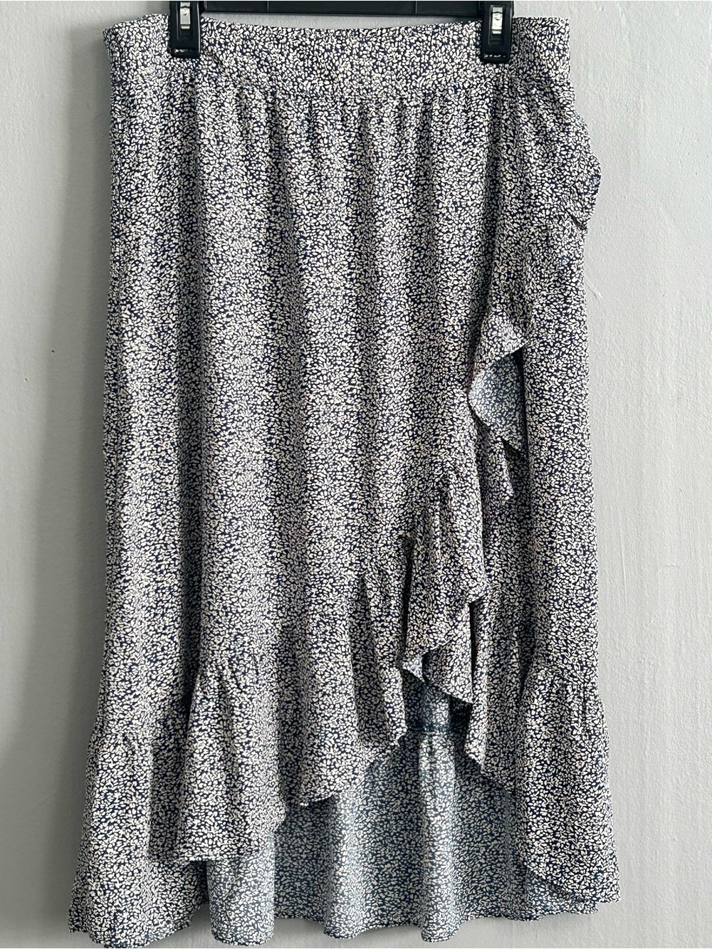 LC Lauren Conrad April Collection Navy and White Floral Ruffle Maxi Skirt 
X8